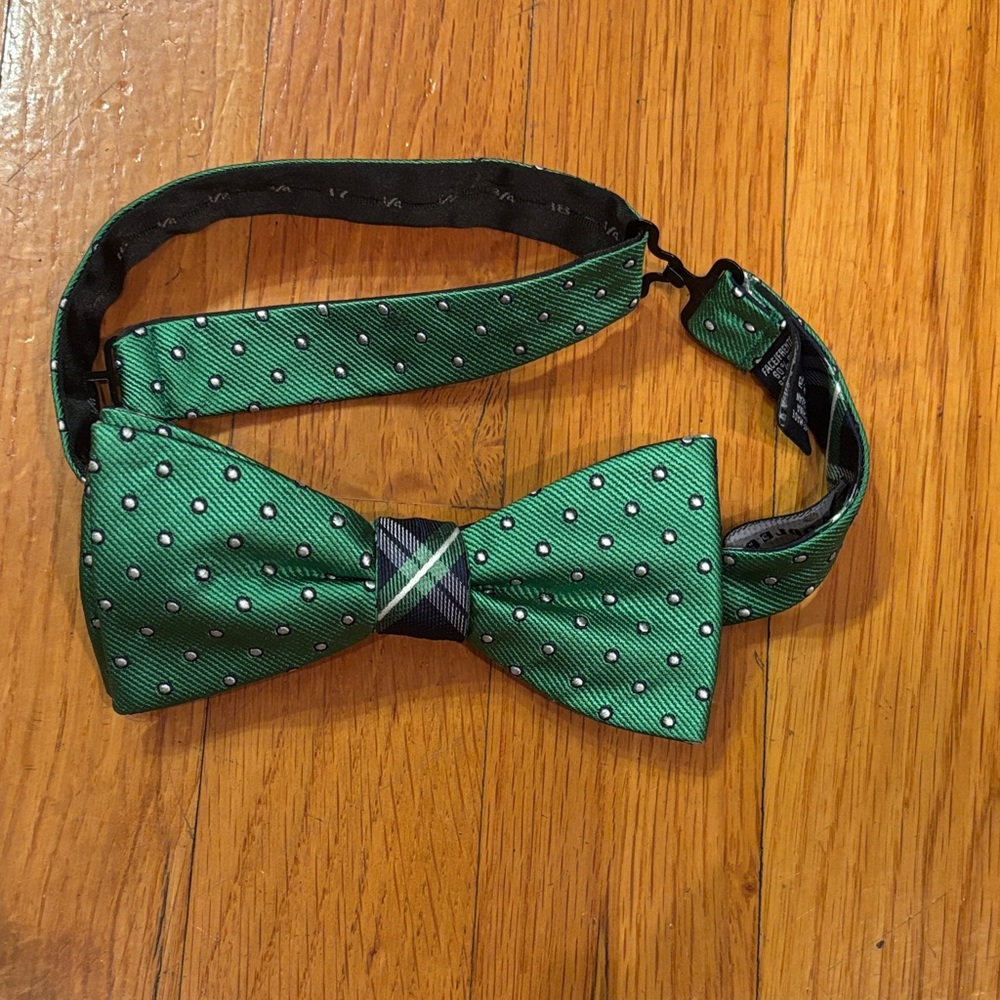 Saddlebred Green and Black Polka Dot Bow Tie